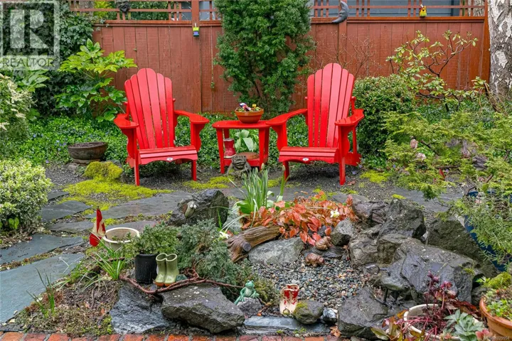 1041 Belmont Ave, Victoria, British Columbia V8S3T4