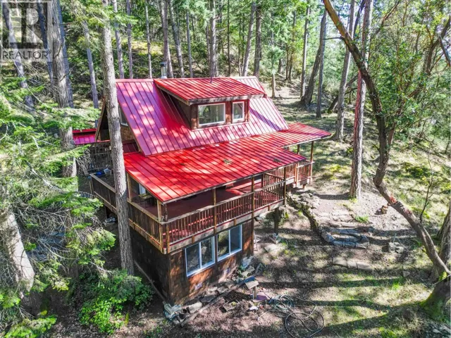 9868 CASTLE ROAD, Pender Island, British Columbia V0N2M3