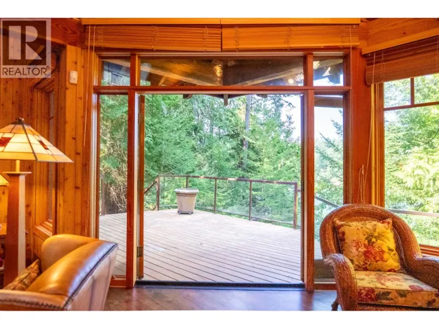 8807 AINSLIE POINT ROAD, Pender Island, British Columbia V0N2M3