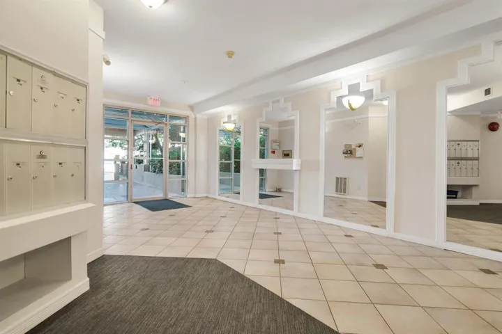 106 10675 138A STREET, Surrey, British Columbia V3T4L2