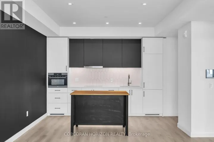 1708 - 741 KING STREET W, Kitchener, Ontario N2G0E9