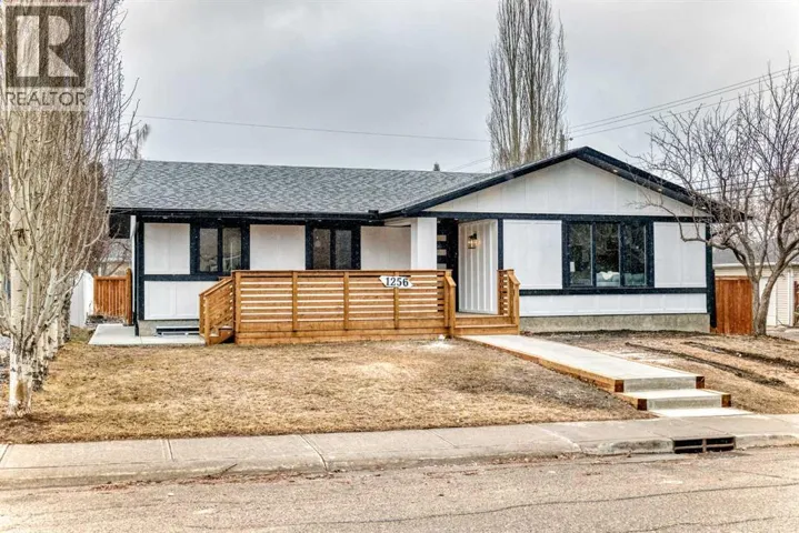 1256 Lake Twintree Drive SE, Calgary, Alberta T2J2T2