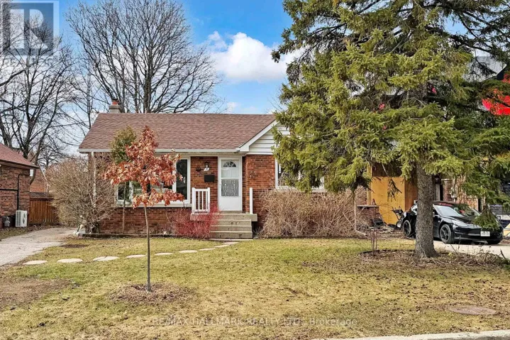 16 MARCHINGTON CIRCLE, Toronto (Wexford-Maryvale), Ontario M1R3M4