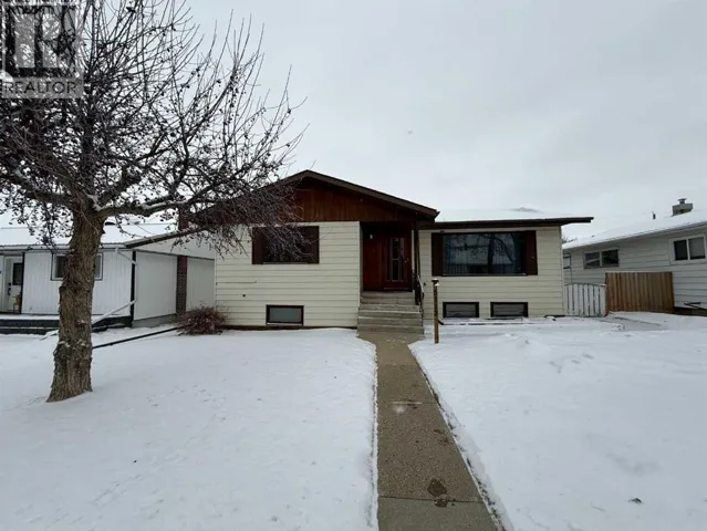 5112 55 Ave, Ponoka, Alberta T4J1G8