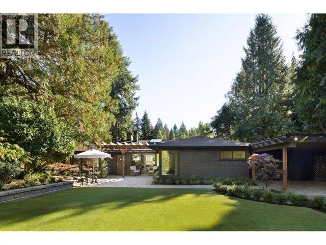 5075 HOWE SOUND LANE, West Vancouver, British Columbia V7W1L4