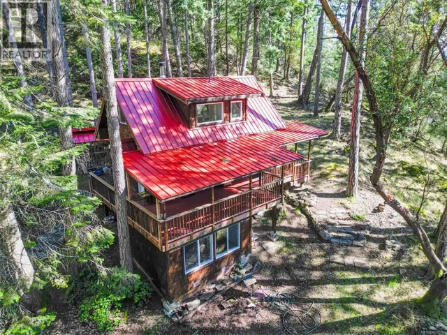 9868 Castle Rd, Pender Island, British Columbia V0N2M3