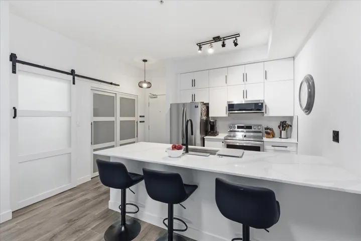 111 10088 148TH STREET, Surrey, British Columbia V3R3M9