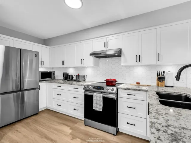 222 10866 CITY PARK WAY, Surrey, British Columbia V3T5W9