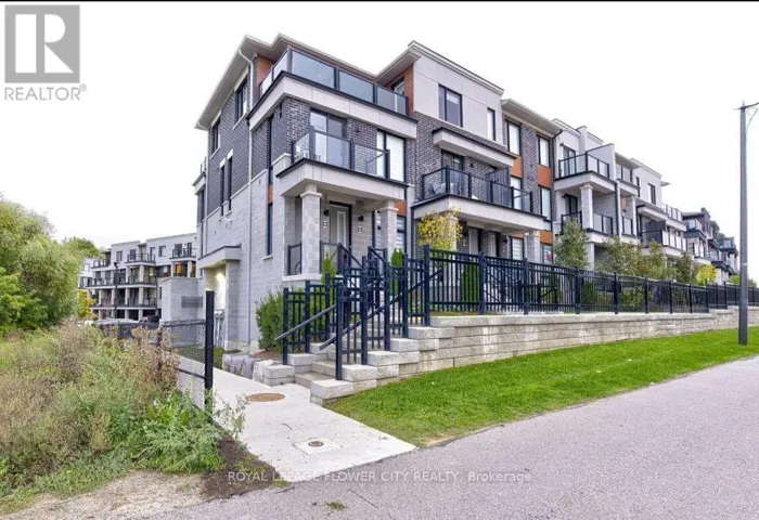 52 - 70 KNOTSBERRY CIRCLE, Brampton (Bram West), Ontario L7A0S2