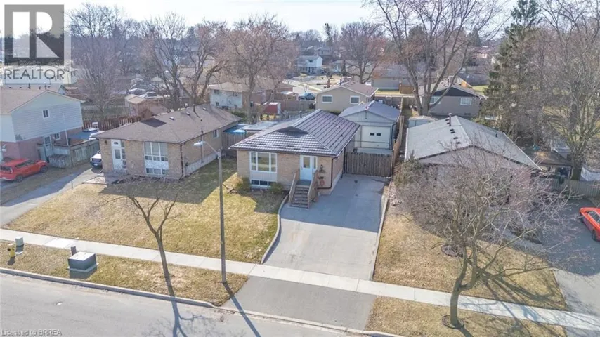 136 WOODLAWN AVE Avenue, Brantford, Ontario N3R6S2