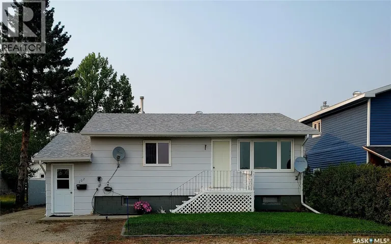 102 Railway AVENUE E, Waldeck, Saskatchewan S0H4J0