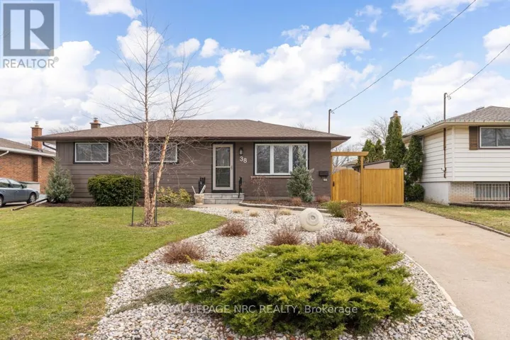 38 LANARK CRESCENT, St. Catharines (Carlton/Bunting), Ontario L2M6C9