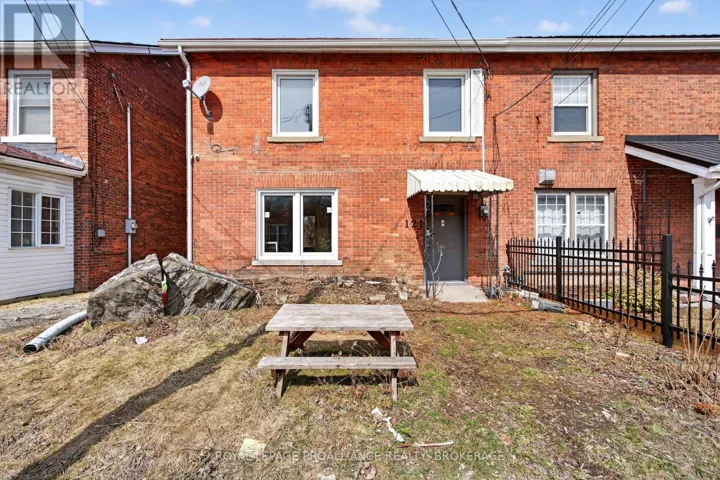 121 STEPHEN STREET, Kingston (East of Sir John A. Blvd), Ontario K7K2C6