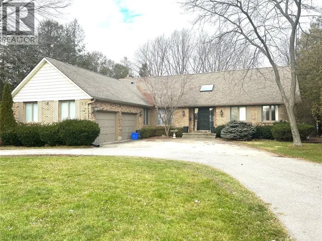 3538 QUEEN STREET, Plympton-Wyoming, Ontario N0N1E0