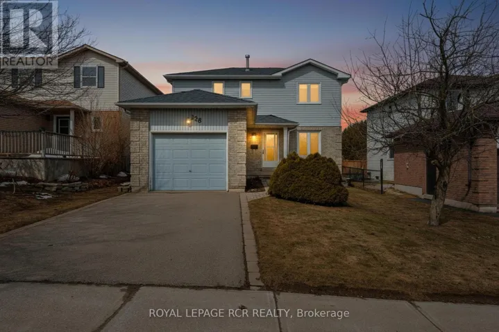 128 COURTNEY CRESCENT, Orangeville, Ontario L9W4S3