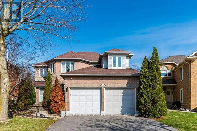 33 STRATHROY CRESCENT, Hamilton (Waterdown), Ontario L8B0K9