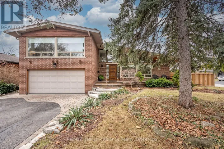 8 SILVERTHORNE BUSH DRIVE, Toronto (Markland Wood), Ontario M9C2X5
