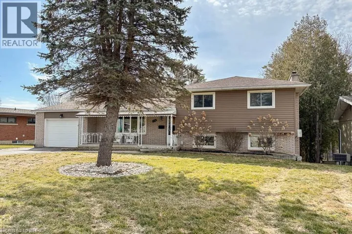 104 HILLSIDE Avenue, Delhi, Ontario N4B1Y7