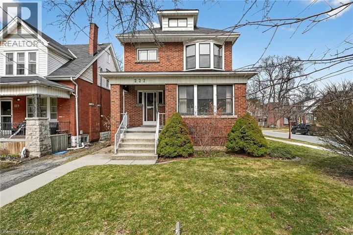 227 CUMBERLAND Avenue, Hamilton, Ontario L8M1Z8