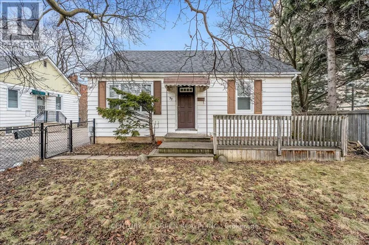 32 BEECH STREET, Brampton (Queen Street Corridor), Ontario L6V1V1