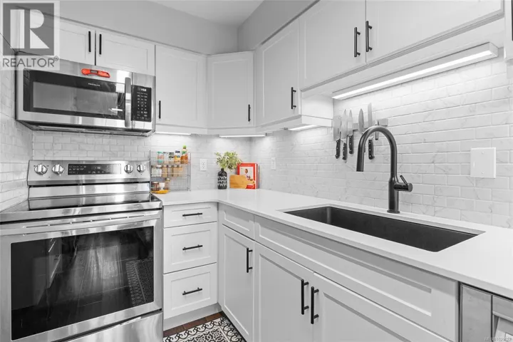 305 935 Johnson St, Victoria, British Columbia V8V3N5