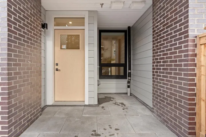 117 13777 75A AVENUE, Surrey, British Columbia V3W3W4