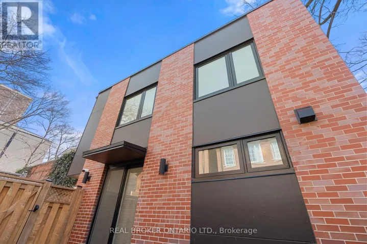 LANEWAY - 21 FARNHAM AVENUE, Toronto (Yonge-St. Clair), Ontario M4V1H6