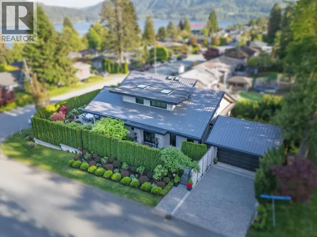 939 FRIAR CRESCENT, North Vancouver, British Columbia V7G1M5