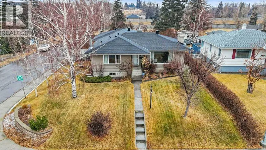 3204 24A Street SW, Calgary, Alberta T3C1W7