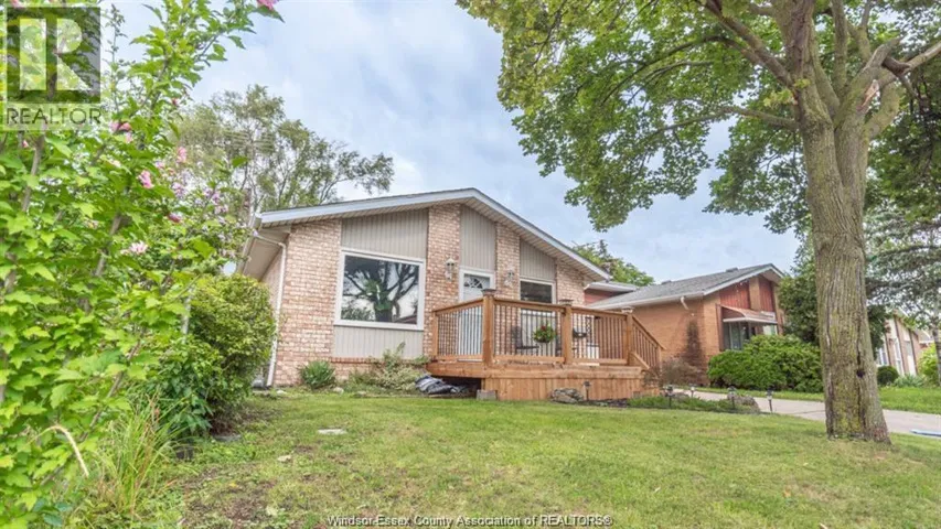 9404 TAMARACK STREET, Windsor, Ontario N8R1Y8