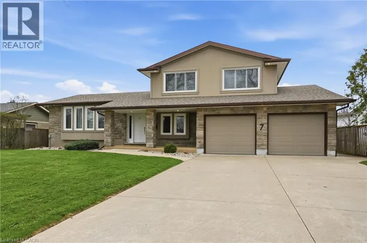 7 KENMORE Crescent, St. Catharines, Ontario L2N4S4