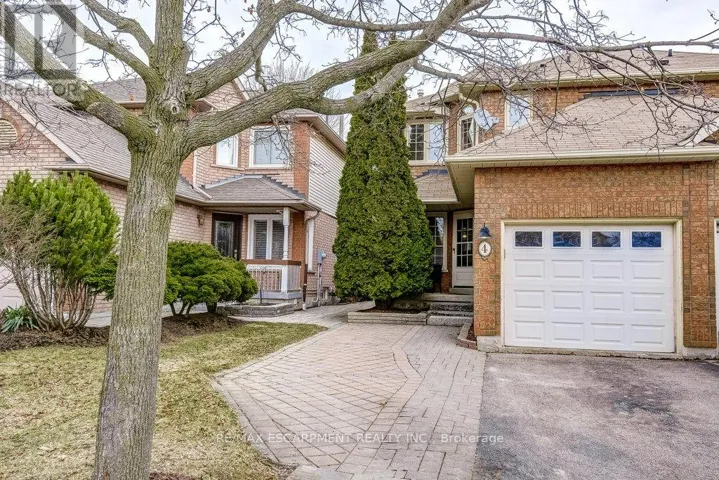 4 HARNESWORTH CRESCENT, Hamilton (Waterdown), Ontario L8B0J3