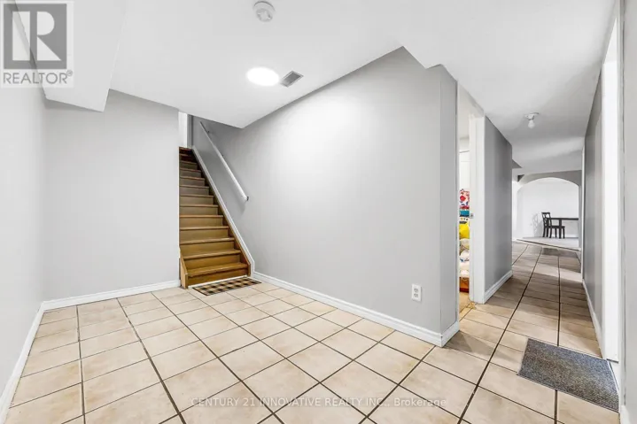 26 WIGSTON COURT, Whitby (Rolling Acres), Ontario L1R2B9