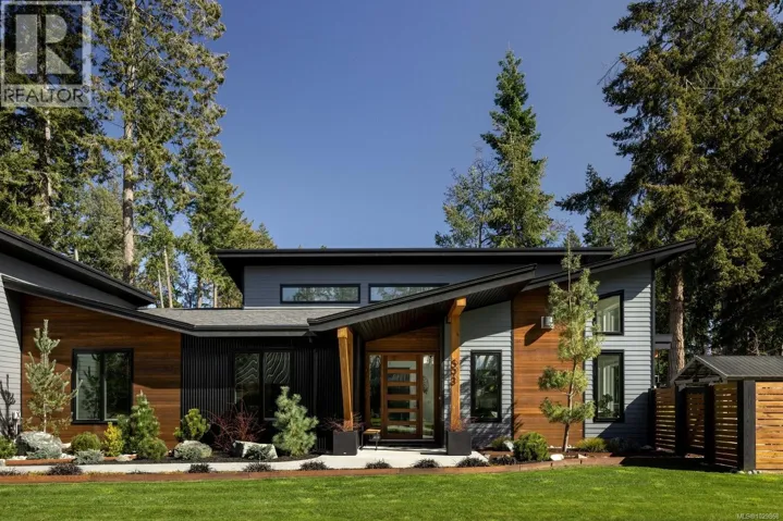 593 Downey Rd, North Saanich, British Columbia V8L5M6