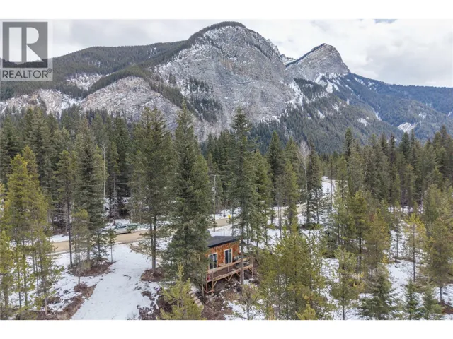 2325 Hedges Road, Golden, British Columbia V0A1H1