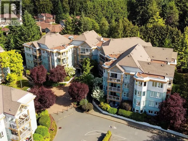 203 490 Marsett Pl, Saanich, British Columbia V8Z7J1