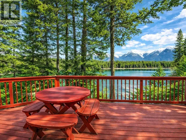 1249 Tie Lake Shore Road South, Jaffray, British Columbia V0B1T0