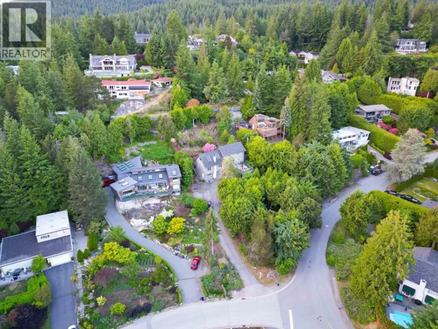 4605 WOODGREEN DRIVE, West Vancouver, British Columbia V7S2V3