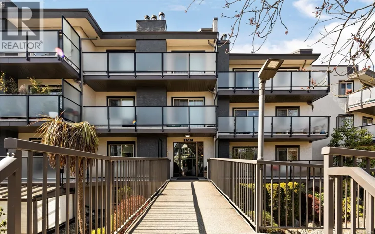 402 1241 Fairfield Rd, Victoria, British Columbia V8V3B3