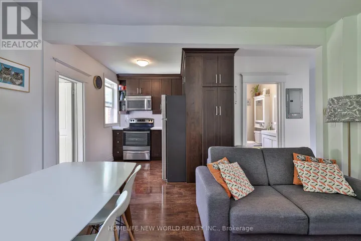 UPPER - 3 ROBLOCKE AVENUE, Toronto (Dovercourt-Wallace Emerson-Junction), Ontario M6G3R6