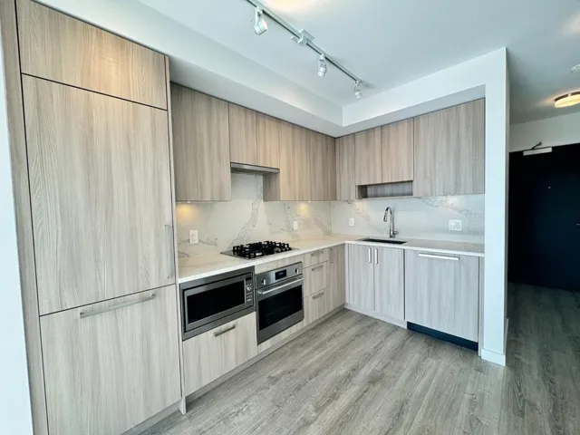 2910 13350 CENTRAL AVENUE, Surrey, British Columbia V3T0S1