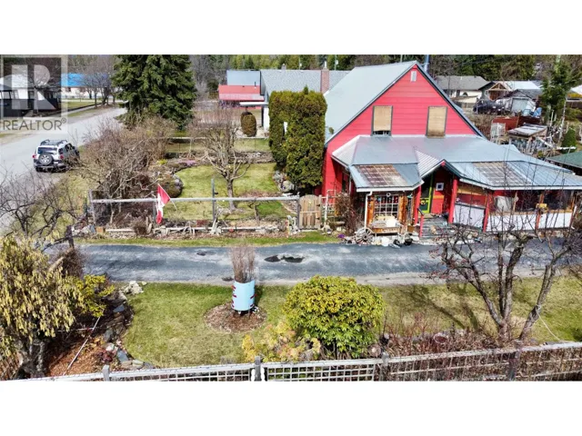 203 4th Avenue NW, Nakusp, British Columbia V0G1R0