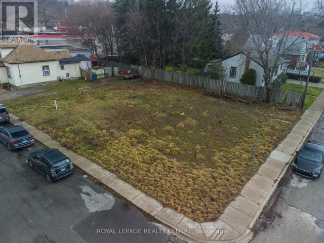 4 THORPE STREET, Hamilton (Dundas), Ontario L9H1K3