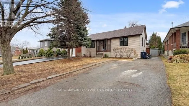 19 HAWTHORNE ROAD, Toronto (Kingsview Village-The Westway), Ontario M9R1N9