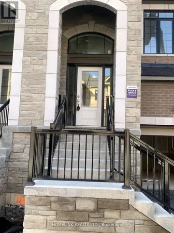 51 SELFRIDGE WAY, Whitby (Downtown Whitby), Ontario L1N0N9