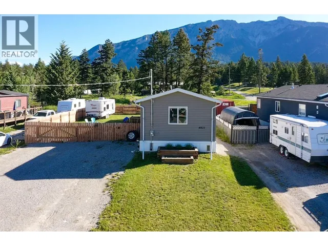 4821 CRESCENTWOOD Drive, Edgewater, British Columbia V0A1E0