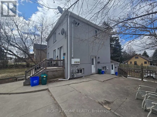 2 - 18 EWING STREET, Halton Hills (Georgetown), Ontario L7G2P7