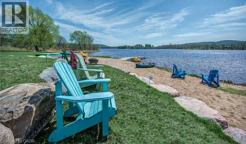 137 LAKESHORE Drive, Barry's Bay, Ontario K0J1B0