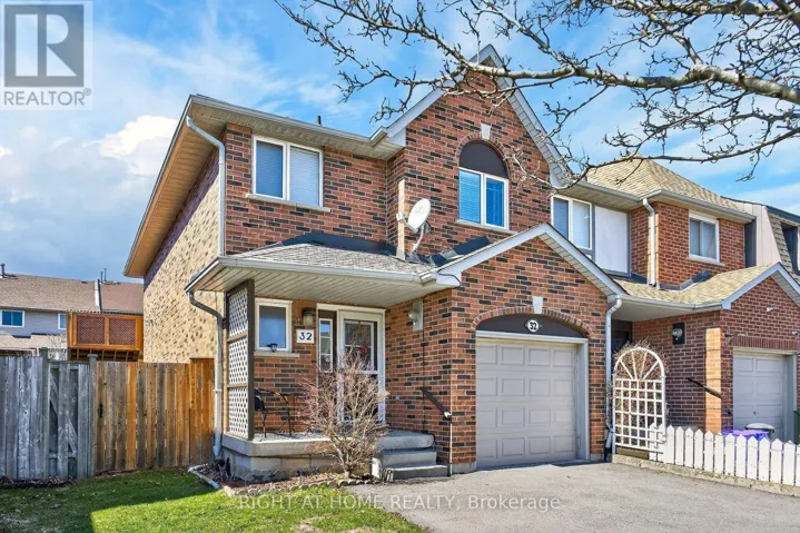 32 PERTHSHIRE COURT, Hamilton (Barnstown), Ontario L9B2H1