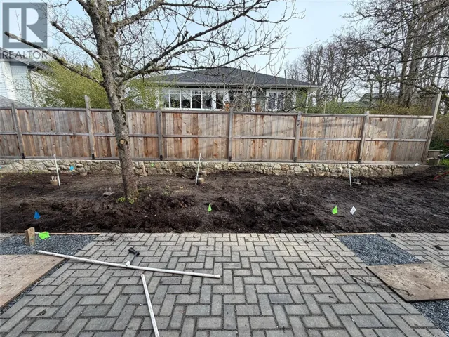 2 1048 Clarke Rd, Central Saanich, British Columbia V8M1C7